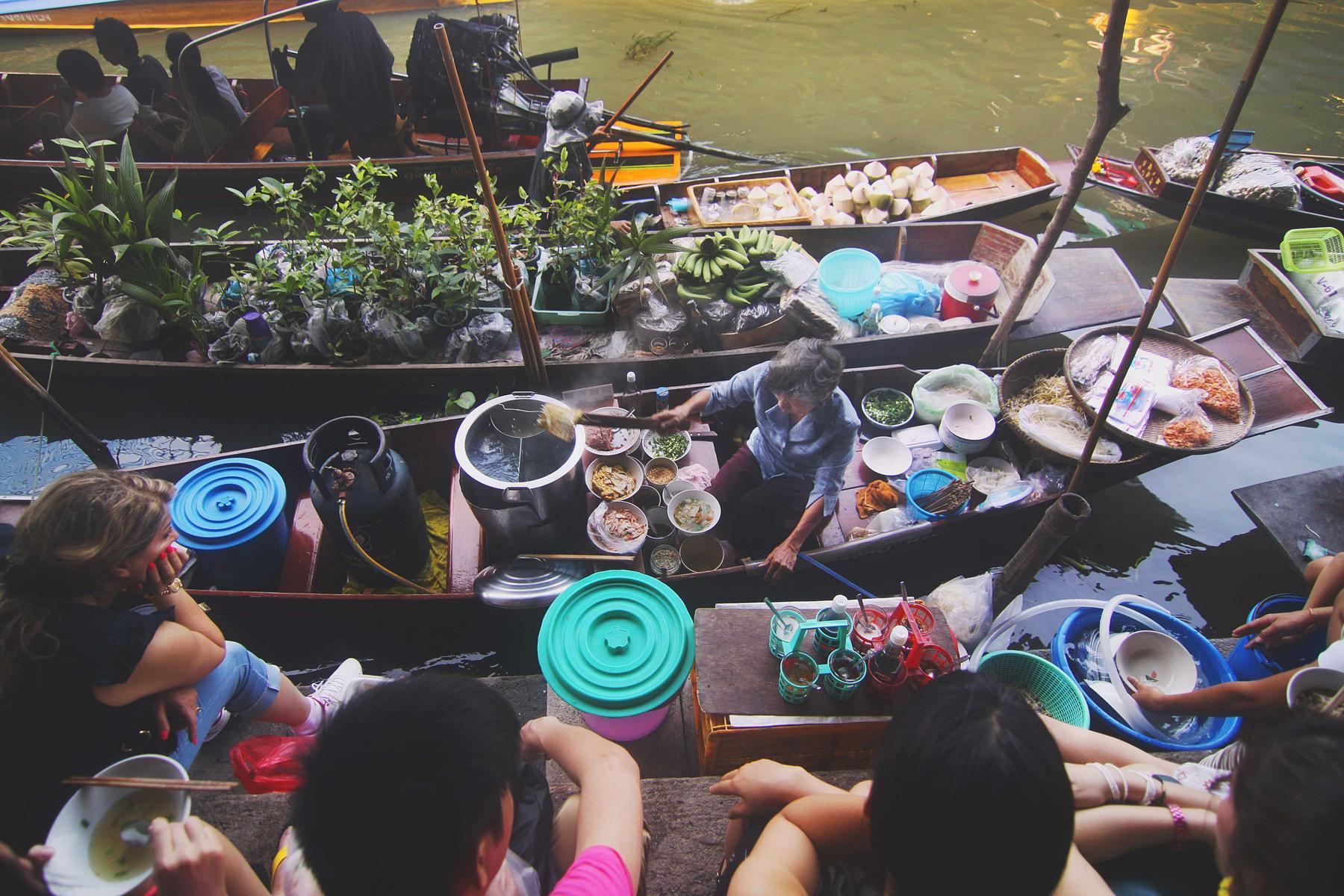 Un mercato sull’acqua